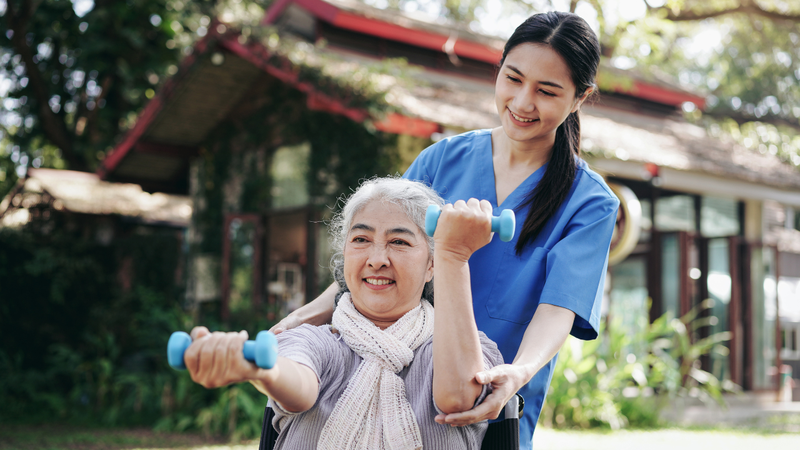 Người cao tuổi thường phải đối mặt với hàng loạt vấn đề sức khỏe