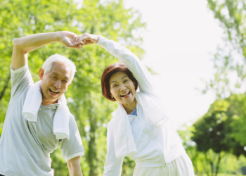 Chăm sóc sức khỏe người cao tuổi đúng cách để duy trì thể lực và tinh thần